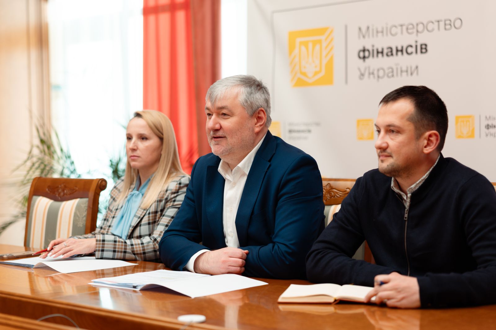 FLRS5213 Економічні новини